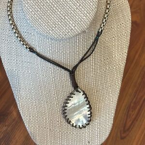 Gorgeous Kenneth Cole mother-of-pearl Flather silver pendant necklace boho
